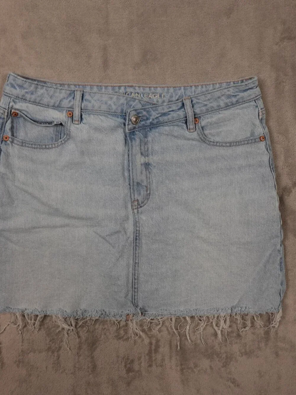 American‎ Eagle Perfect Mini Denim Skirt Women’s Size 16 Light Wash Frayed Hem